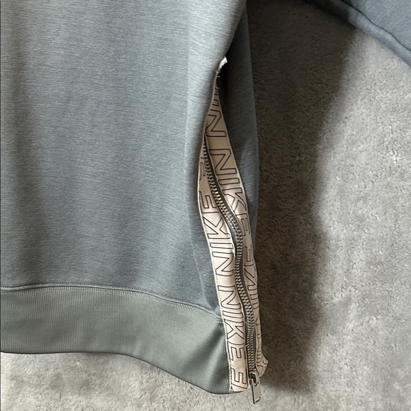 Nike Women’s Heather Gray Sweatshirt and Joggers Set - Picture 8 of 16